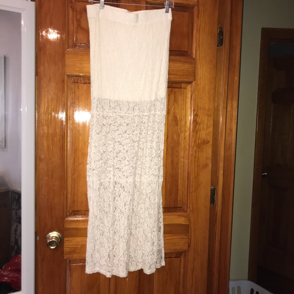 Long laced skirt